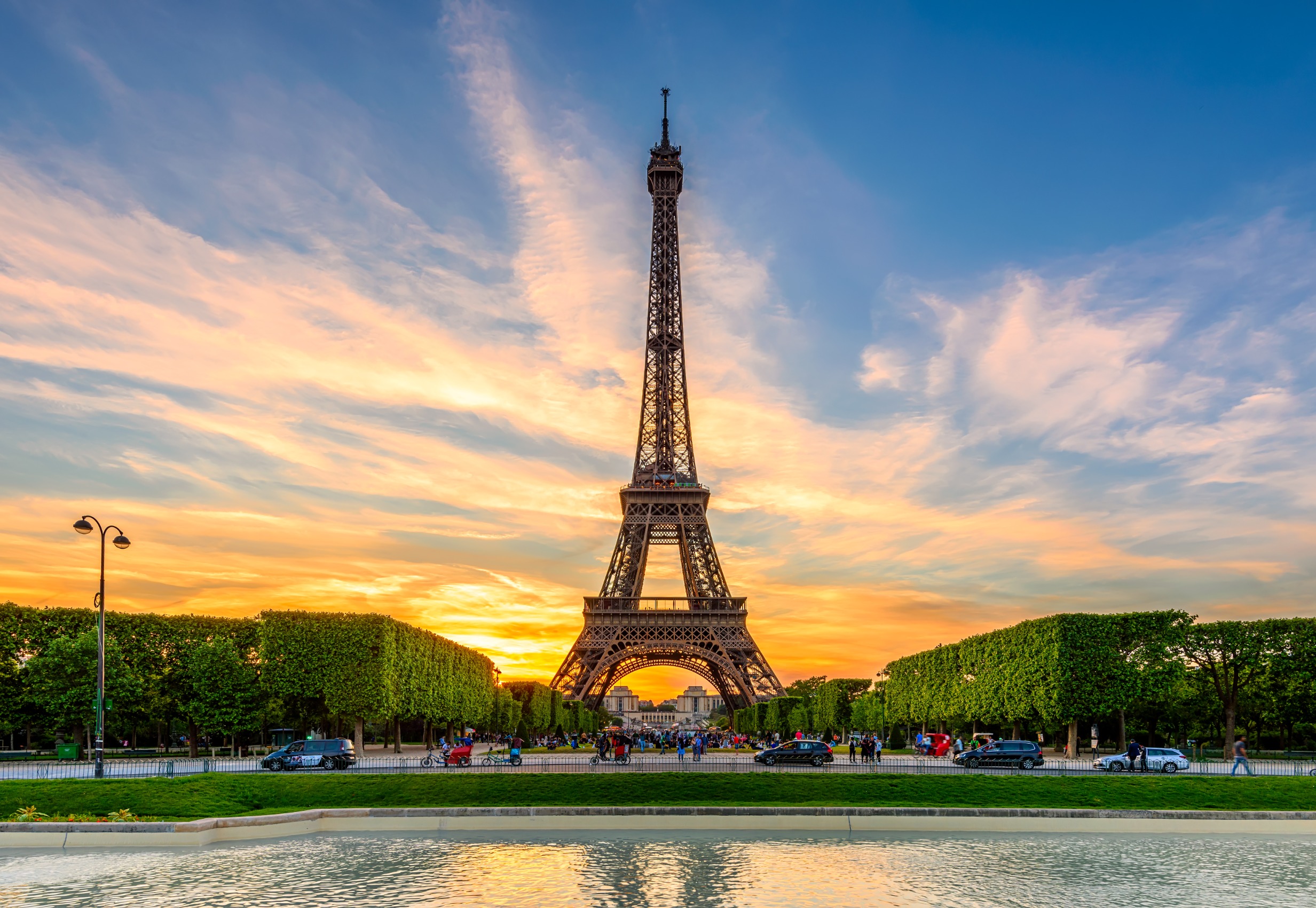 Paris au coucher du soleil, territoire éditorial d'Antoine Paris