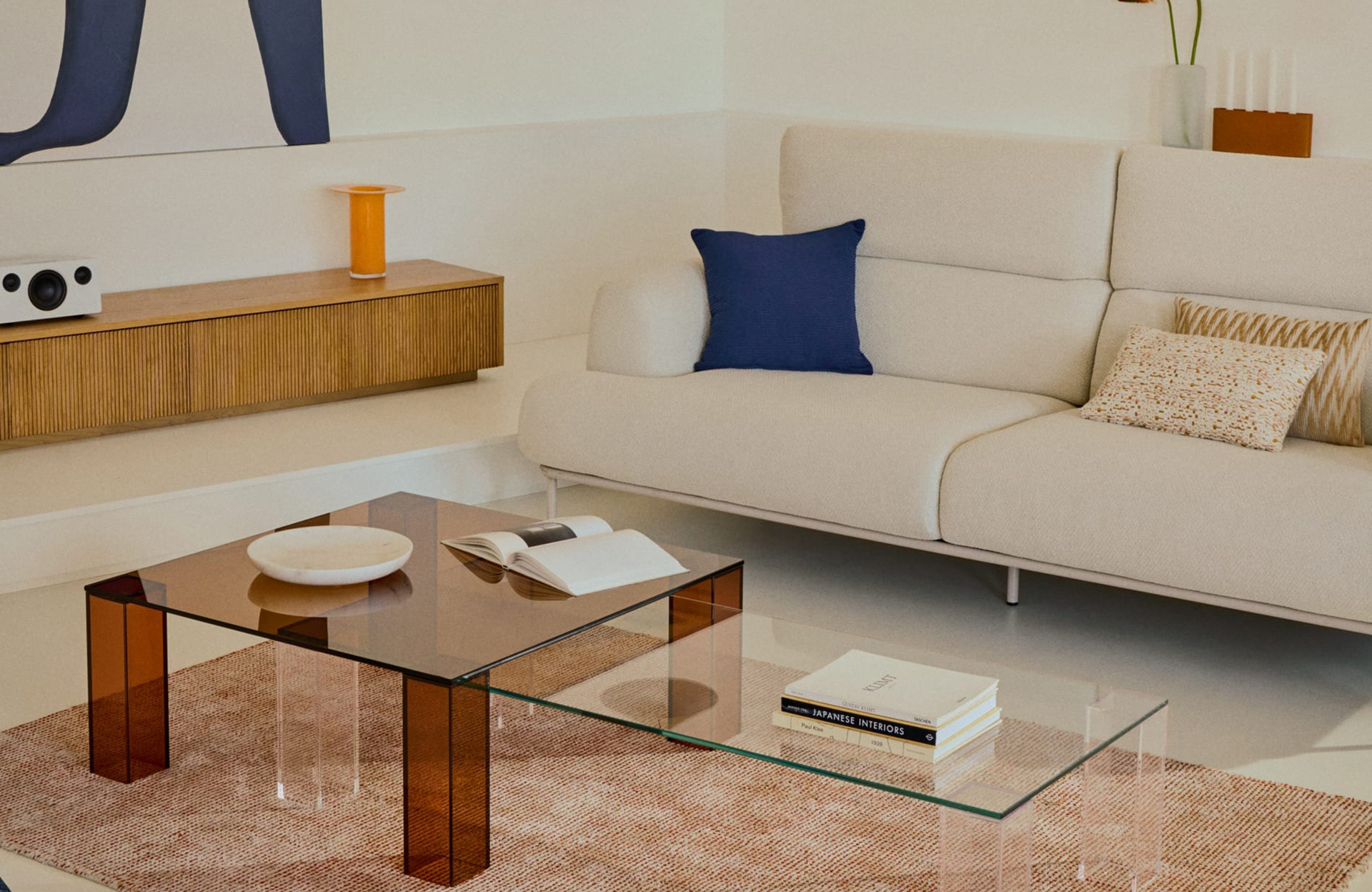 Sélection de cadeaux déco scandinaves pour la maison : bougies, textiles et bois clair