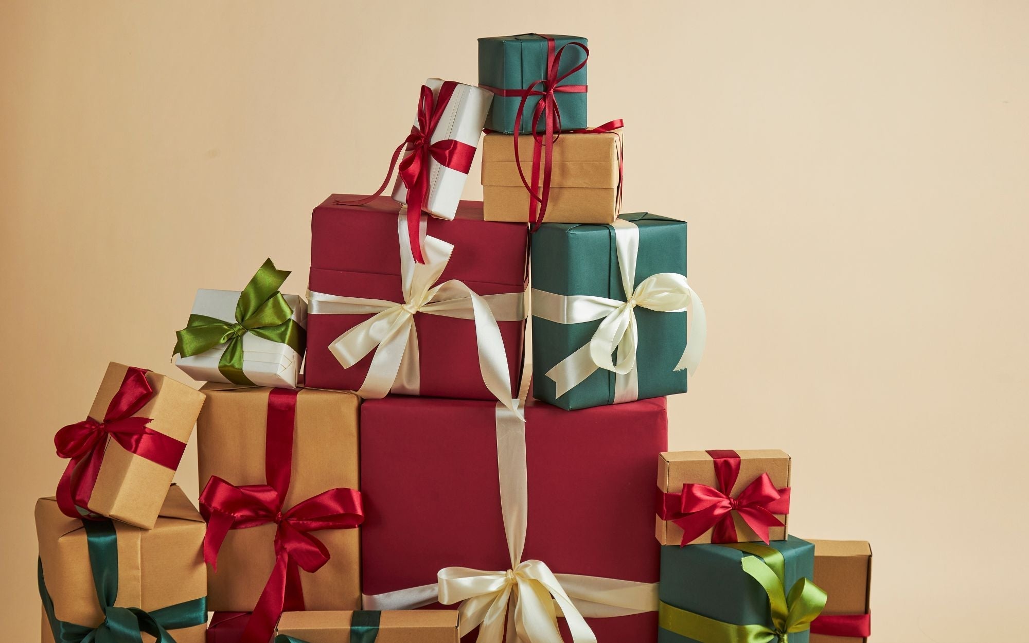 Plaid, bougie et lampe d'appoint : idées de cadeaux de Noël pour la maison